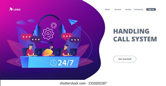 Kundenservice-Betreiber mit Headsets auf Computern Beratung Kunden 24 für 7. Call Center, Handling Call System, Virtual Call Center Konzept. Website lebendige violette Landing-Website-Vorlage.