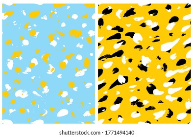Patrones de vectores de pincel abstracto de corte. Daubs de mano libre de hierro blanco y negro sobre fondo amarillo. Colas blancas y amarillas sobre un azul claro. Resumen de la impresión del vector geométrico.