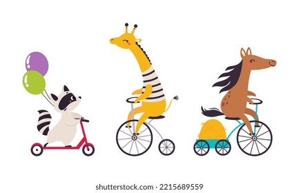 Bebés guapos disfrutando del paseo. Girafa y caballo en bicicleta, mapache sobre patada scooter cartografía ilustración vectorial