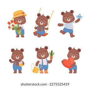 Carácter de bebé lindo en diferentes actividades. Oso gracioso comiendo miel, balanceándose, trabajando en la ilustración vectorial de caricatura de jardín