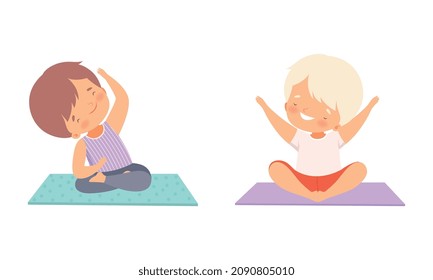 Cute Boy Dog Yoga stehend in Asana auf Mat Vector Set