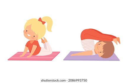 Niño y niña haciendo yoga en Asana en ambientación de vectores de masas