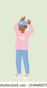 Un chico lindo con un sombrero se está divirtiendo con los brazos levantados. ilustración vectorial de estilo de diseño plano.