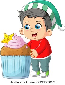 El chico lindo está teniendo la torta de la taza grande con la crema de fresa de la ilustración