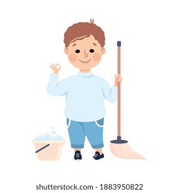 Cuto chico recortando el suelo, niño ayudando a sus padres con el trabajo en casa o haciendo tareas domésticas de caricatura estilo vector Ilustración