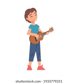 Cute Boy Playing Ukulele, Kid Lernen zu spielen Musical Instrument Cartoon Stil Vektorgrafik.