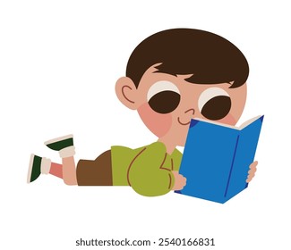 Niño lindo que lee un libro aislado
