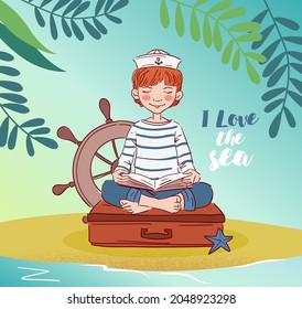 Un chico lindo sentado en una maleta y leyendo un libro. Concepto de viajes y aventura 