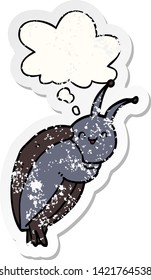 escarabajo de dibujos animados lindo con burbuja de pensamientos como pegatina gastada angustiada