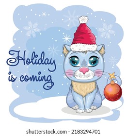 Un lindo gato de dibujos animados con un sombrero de Santa sobre un fondo de nieve. Invierno 2023, Navidad y Año Nuevo chino