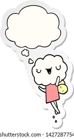 linda criatura de cabeza de nube de dibujos animados con burbuja de pensamiento como pegatina impresa