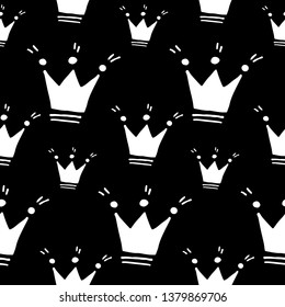 Cute cartoon crown background with hand drawn crowns. Sweet vector black and white crown background. Seamless monochrome doodle crown background for textile, wallpapers, wrapping paper, cards and web.