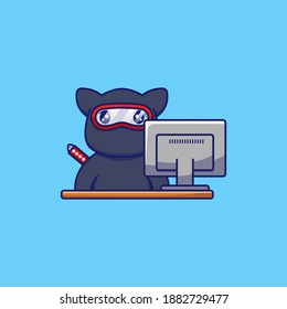 süße Katze mit Ninja-Kostüm, die vor dem Computer arbeitet
