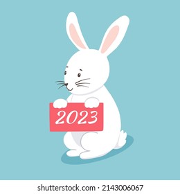 Weißes, geruhtes Hasen mit Tablette 2023. Vektorgrafik von Kaninchen einzeln auf blauem Hintergrund. Symbol neues Jahr
