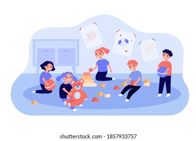 Kleine Kinder, die mit Spielzeugwürfeln, Bälle und Teddybären im Kindergarten spielen. Vektorgrafik für Kinder, Kinderbetreuung, Vorschulen-Konzept