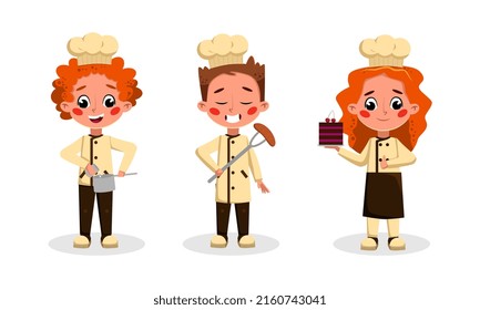 Niños con uniforme y utensilios de cocina. Niños chefs cocinando platos sabrosos dibujos animados ilustraciones vectoriales