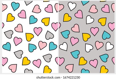 Trama de vectores impecable de corazones con colores vivos.Impresión de vectores románticos. Corazones dibujados a mano aislados en un fondo gris blanco y claro. Impresión vectorial repetible con corazones multicolor con contorno negro.