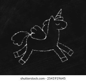 Lindo doodle unicornio en pizarra con textura de tiza. Fondo de tablero negro de la vieja escuela con unicornio de tiza dibujado a mano blanco. Pony mágico de la fantasía con el cuerno dibujado con el lápiz del crayón, Ilustración vectorial