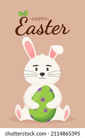 Osterhase mit Osterei in den Pfoten. Osterkonzept. Fröhliche Osterbanner, Grußkarten, Poster, Urlaubskleidung.