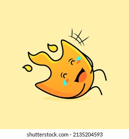 tira cómica de fuego lindo con expresión feliz. tumbarse, los ojos cerrados y las lágrimas. adecuado para logotipos, iconos, símbolos o mascotas