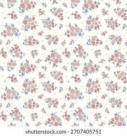 Nettes Blumenmuster in kleinen Blumen. Kleine Pastelltöne natürliche Farbe rot handgezeichnete Blumen. Weißer Hintergrund. Ditsy-Print. floraler, nahtloser Hintergrund. Freiheitsvorlage mit Blumen für Modedrucke. 