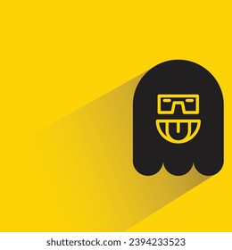 emoji fantasma lindo con sombra en el fondo amarillo