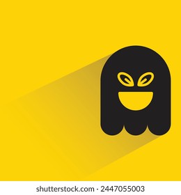 Emoji fantasma lindo con sombra sobre fondo amarillo