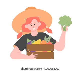 Carácter jovencito con una caja de verduras y frutas frescas. Broccoli, naranja, limón, manzana, berenjena. Los agricultores locales comercializan productos. Ilustración plana vectorial.