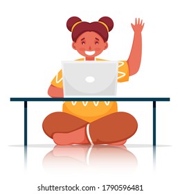 Menina Bonita Usando Laptop Na Mesa Com Gesto De Saudação No Fundo Branco.