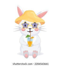 Das süße graue Kaninchen sitzt und hält einen Cocktail. Ein Bunny in einem überfüllten Hut Sommer sieht aus. Baby Girl Charakter im Cartoon-Stil. Vektorgrafik einzeln auf weißem Hintergrund.