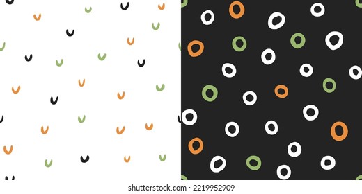 Klare, handgezeichnete Doodles. Satz von zwei abstrakten nahtlosen Mustern für Design.
