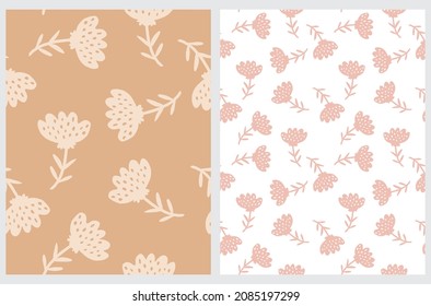 Patrones de vectores florales dibujados a mano. Flores de color marrón claro y rosa pastel aisladas en un fondo beige y blanco. Grado Abstracto De Estilo Infantil Impresión Repetible De Jardín.