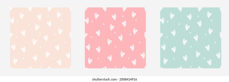 Patrón de vectores sin soldadura romántico e irregular dibujado a mano. Corazones blancos aislados en un fondo rosa, verde y rosa. Graciosa Impresión Repetible Infantile. Patrón dulce y simple