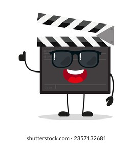 El personaje de la pizarra, alegre y agradable, usa gafas de sol. Divertido emoticono de tiras cómicas de caricatura de amigos de la pizarra en estilo plano. ilustración vectorial de placa de cierre