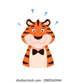 Un retrato de tigre llano y alegre aislado en un fondo blanco. Caricatura de carácter sonriente. Símbolo chino de Año Nuevo. Cómico adorable gato salvaje africano a rayas. Ilustración vectorial de niños animales.
