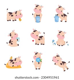 Una linda vaca lechera vista y feliz en diversas actividades. Personaje animal de granja adorable bebiendo leche, oliendo flor, durmiendo y saltando ilustración vectorial de dibujos animados