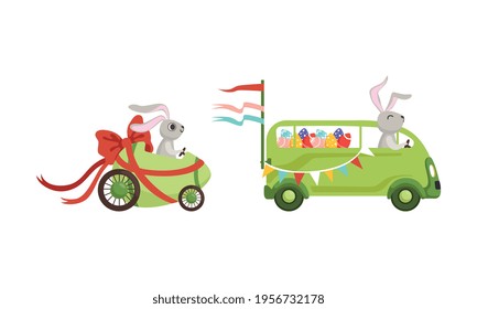 Cute Hare mit Long Oars Driving Retro Car Tragend bunte Ostereier Vektor Set