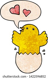 caricatura de polluelo lindo con burbuja de voz en estilo de textura retro