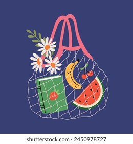 Linda ilustración de un bolso de malla con flores, frutas y un libro