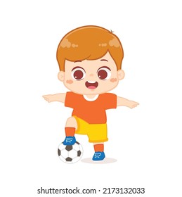 Cute-Junge spielt Fußball als Striker-Cartoon