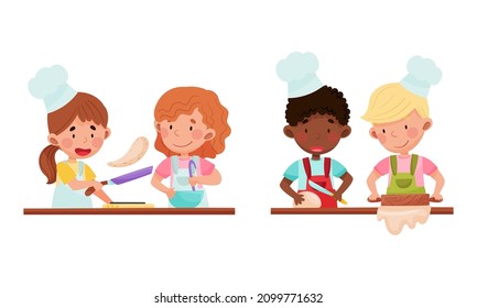 Un juego de personajes del chef de un chico lindo. Adorables niños graciosos horneando panqueques y galletas en la cocina cartoon ilustración vectorial