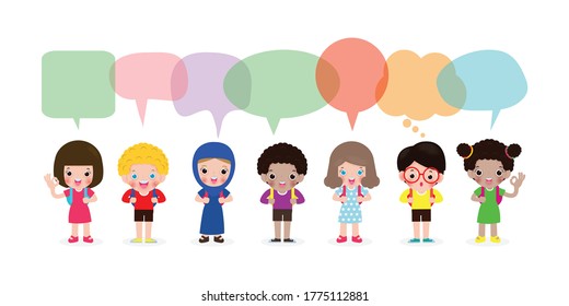 Cute Kinder mit Sprachblasen, Set von verschiedenen Kindern und verschiedenen Nationalitäten mit Sprachblasen einzeln auf weißem Hintergrund, Kinder gehen zur Schule mit Sprachballon, zurück zur Schule, Vektorgrafik
