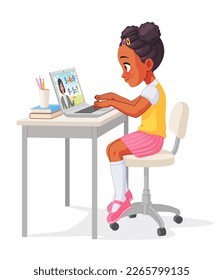 Pequeña y educada estudiante afroamericana con laptop. Enseñanza en línea de la escuela en casa. Ilustración vectorial de dibujos animados aislada en fondo blanco.