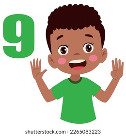 Un niño pequeño y lindo está estudiando matemáticas contando su dedo