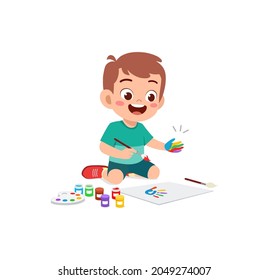 niño lindo usando pintura para entregar arte