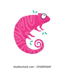 Pequeña ilustración de vector plana de camaleeo rosa lindo. Gracioso personaje de iguana dibujado a mano. Animal adorable, camaleón con camuflaje brillante aislado sobre fondo blanco. Diseño de impresión de camisetas para niños