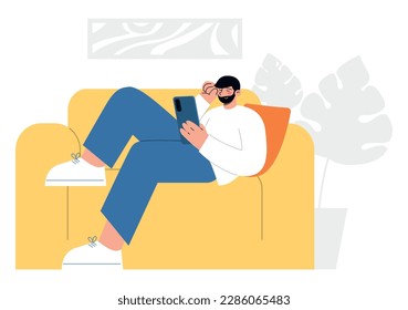 Hombre lindo tendido en un sofá y buscando en una red de internet con su teléfono. Ilustración minimalista vectorial plana.