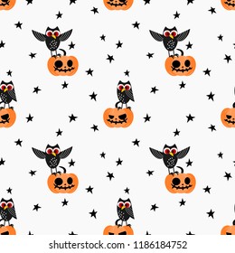 Cute owl and Halloween pumpkin seamless pattern. Cute Halloween concept.