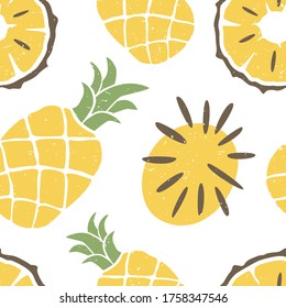 Cute Pineapple Seamless Pattern. Ripe Pineapple And Slice On White Background. Can Be Used For Wallpaper, Fabric, Wrapping Paper Or Decoration. Vector Shabby Hand Drawn Illustration