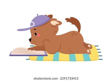 Un lindo cachorro leyendo un libro. Funny personaje de mascota inteligente mintiendo con ilustración vectorial de caricatura de libros